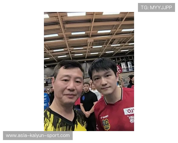 国际赛场上的友谊，樊振东与多特蒙德教练合影，樊振东vs马特