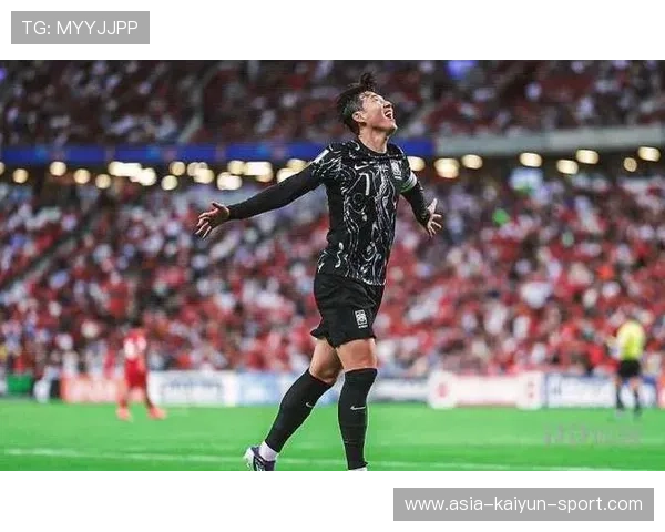 孙兴慜禁区外远射破门，热刺一脚点亮全场