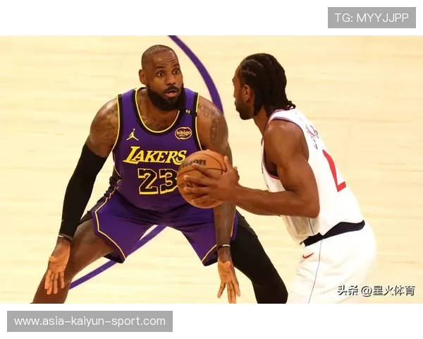 詹姆斯三双数据领跑湖人，加时连得8分胜